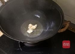 酸菜炖五花肉粉条的做法图解4