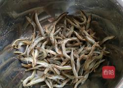 宝宝版银鱼粉的做法图解1