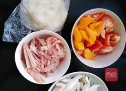杏鲍菇肉丝双椒手擀面的做法图解1