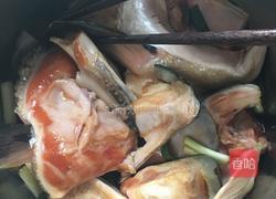 三文鱼头炖豆腐的做法图解1