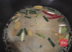 三文鱼头炖豆腐的做法图解3