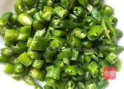 杭椒炒鸡蛋的做法图解1