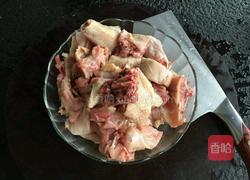 切碎加料开火三步搞定营养丰富的虫草鸡汤的做法图解1