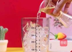 香茅莓莓水果茶的做法图解2