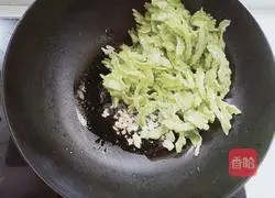 Illustration of how to stir-fry bitter melon 3