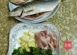 酱焖鲫鱼的做法图解1