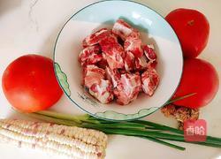 番茄玉米排骨汤的做法图解2