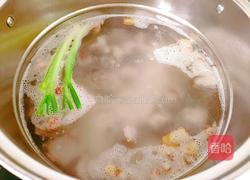 番茄玉米排骨汤的做法图解6