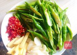 香菇炒鸡肉的做法图解3