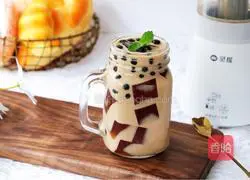 Illustration of how to mix tea jelly with pearl milk tea 13