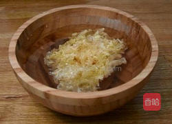 冰糖雪梨银耳汤的做法图解1
