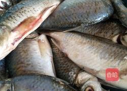 香酥小鲫鱼的做法图解1