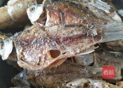 香酥小鲫鱼的做法图解3