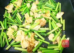 蒜苔炒鸡蛋的做法图解3