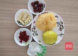 雪梨百合莲子银耳羹的做法图解1