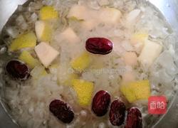 雪梨百合莲子银耳羹的做法图解9