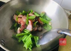 芹菜炒腊肉的做法图解6