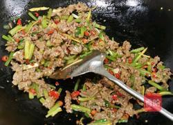 牛肉炒芹菜的做法图解8