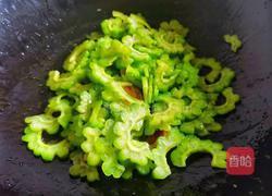 夏日必备清热解暑的苦瓜炒蛋的做法图解6