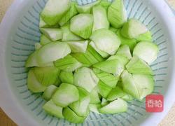 丝瓜豆腐汤的做法图解2