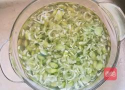 毛豆炒肉的做法图解2