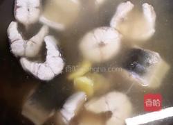 蜜枣枸杞桂圆烩鳗鱼的做法图解3