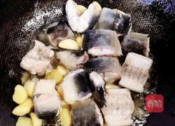 蜜枣枸杞桂圆烩鳗鱼的做法图解6