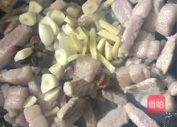 Illustration of how to make potato, pork belly and white kidney beans stewed 3