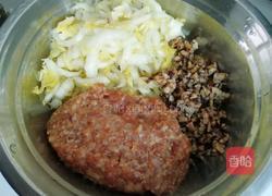 白菜香菇水饺的做法图解1