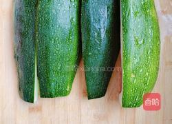 素炒新鲜角瓜的做法图解1