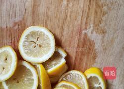 柠檬百香果蜂蜜的做法图解2