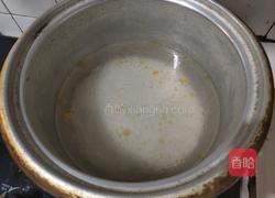 皮蛋瘦肉粥的做法图解3