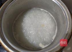皮蛋瘦肉粥的做法图解5
