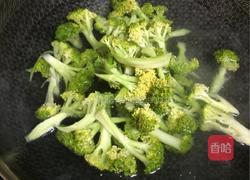 西蓝花小炒肉丝的做法图解3