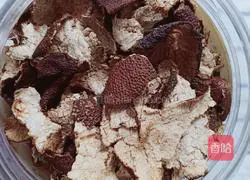 Illustration of how to make summer dampness-removing and nourishing soup 2