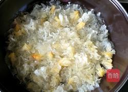 桂圆红枣银耳莲子羹的做法图解2