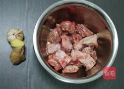 糖醋排骨的做法图解1