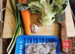 西兰花炒虾仁的做法图解1