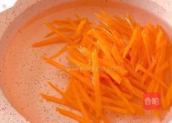 胡萝卜紫菜鸡蛋香酥饼的做法图解2