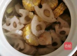 玉米莲藕排骨汤的做法图解5