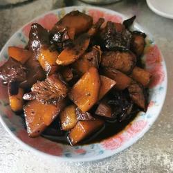 土豆焖红烧肉的做法[图]
