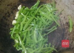 红薯梗炒过油肉的做法图解5