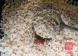 茄子香肠焖饭的做法图解4