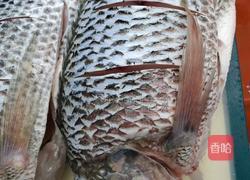 红烧鱼塞肉的做法图解1