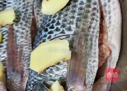 红烧鱼塞肉的做法图解3