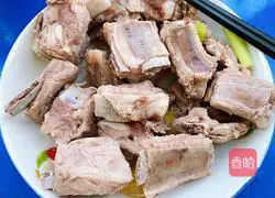 Illustration of how to make pork ribs and corn soup 3