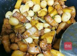 红烧肉炖鹌鹑蛋的做法图解7
