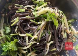 酸辣蕨根粉拌黄瓜丝的做法图解4
