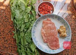 枸杞叶瘦肉汤的做法图解1