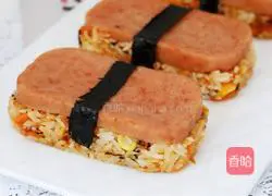 Illustration of how to make luncheon meat rice balls 16
